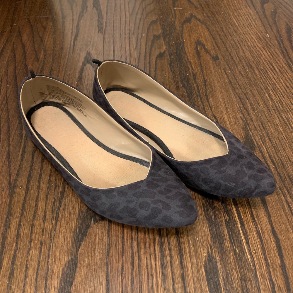 SOLD dark grey leopard print pointed ballet flats